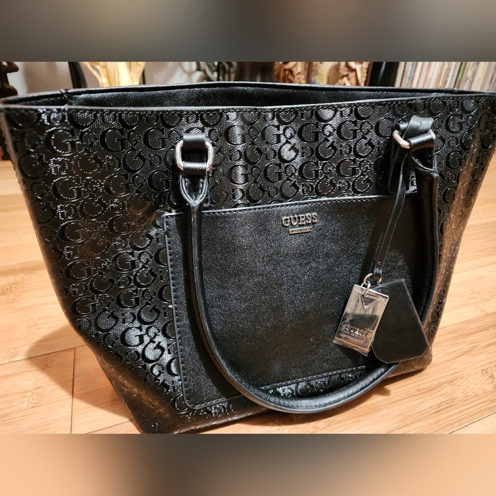 NWOT Guess purse!